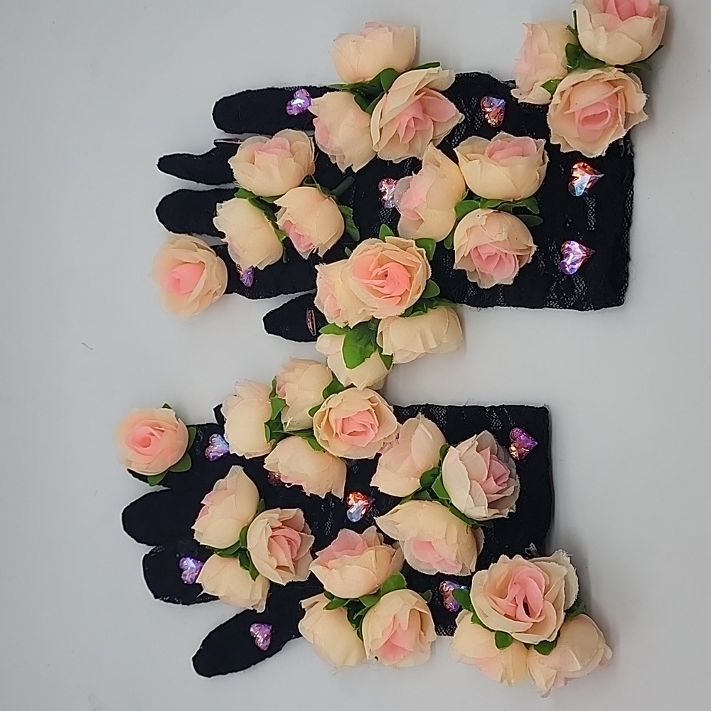 BLACK LACE ROSIE GLOVES - Picture 3 of 6